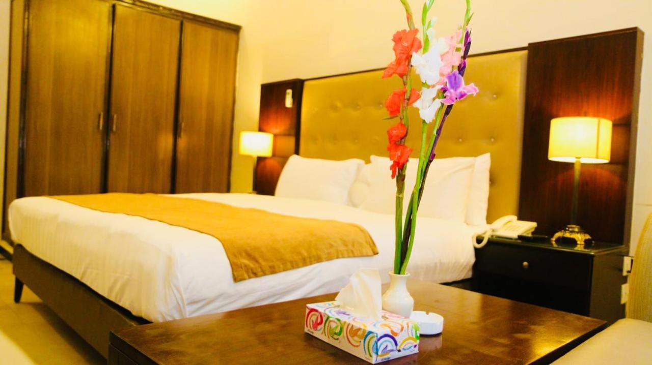 แมกโนเลีย เกสท์เฮาส์ Bed & Breakfast อิสลามาบัด ภายนอก รูปภาพ