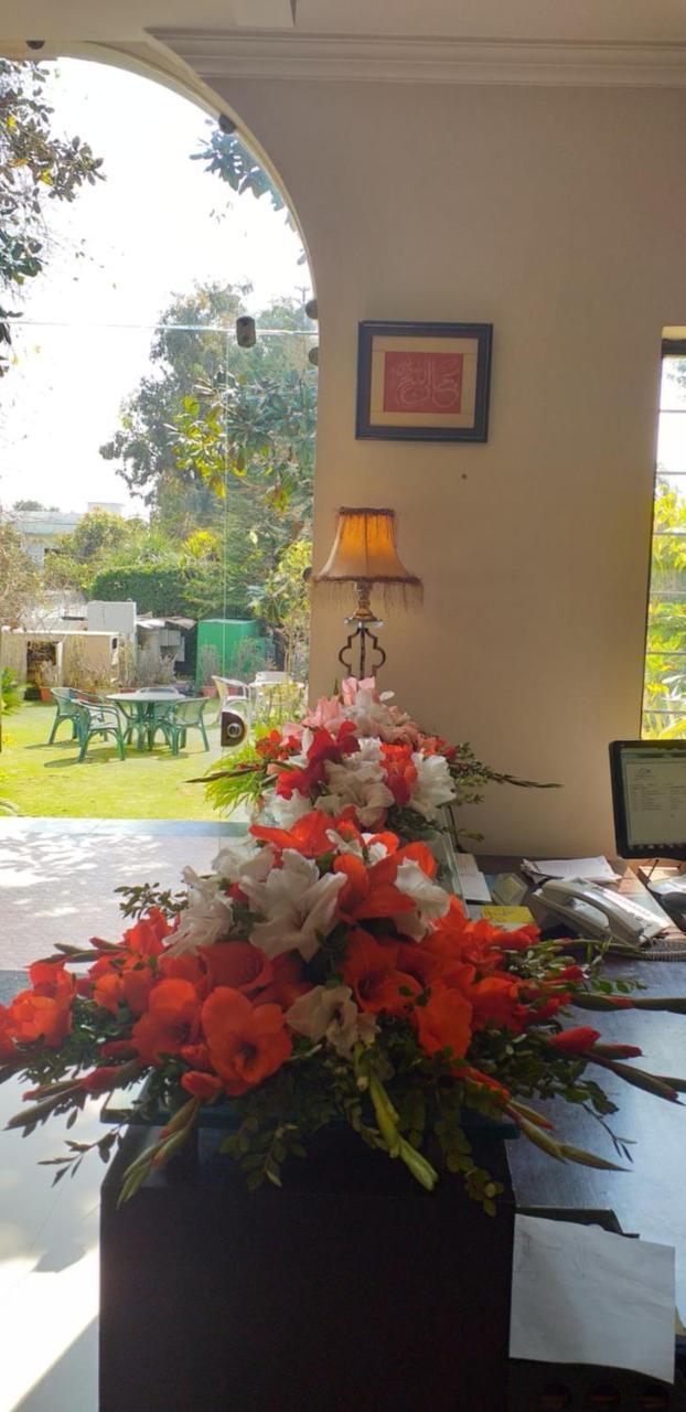 แมกโนเลีย เกสท์เฮาส์ Bed & Breakfast อิสลามาบัด ภายนอก รูปภาพ
