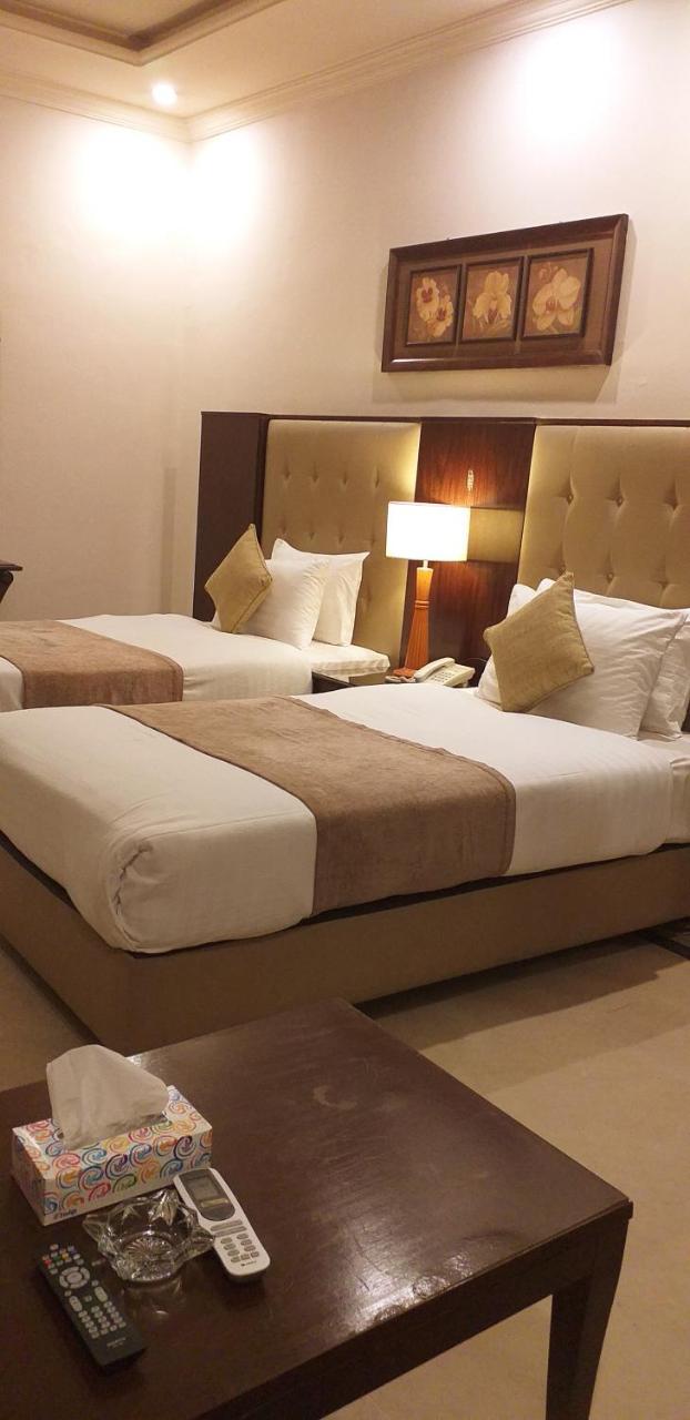 แมกโนเลีย เกสท์เฮาส์ Bed & Breakfast อิสลามาบัด ภายนอก รูปภาพ