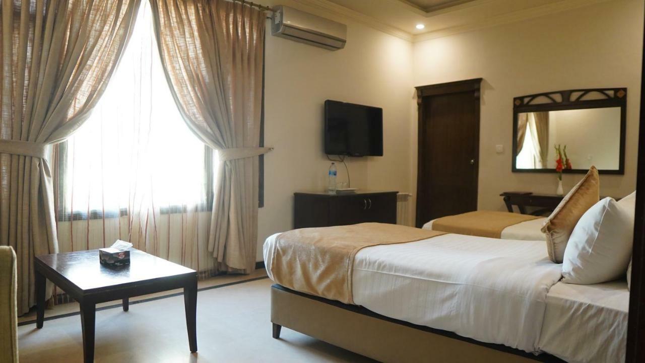 แมกโนเลีย เกสท์เฮาส์ Bed & Breakfast อิสลามาบัด ภายนอก รูปภาพ
