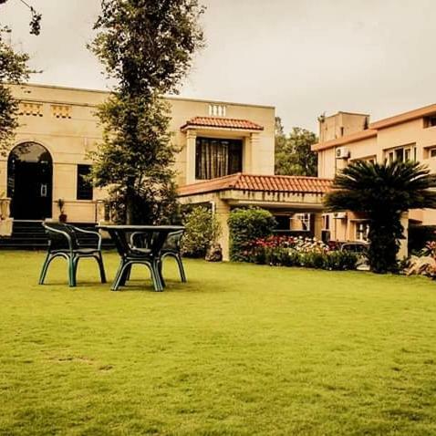 แมกโนเลีย เกสท์เฮาส์ Bed & Breakfast อิสลามาบัด ภายนอก รูปภาพ